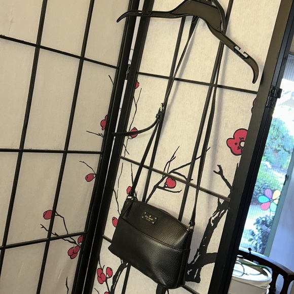 Preloved Kate Spade black leather crossbody bag - Picture 2 of 9